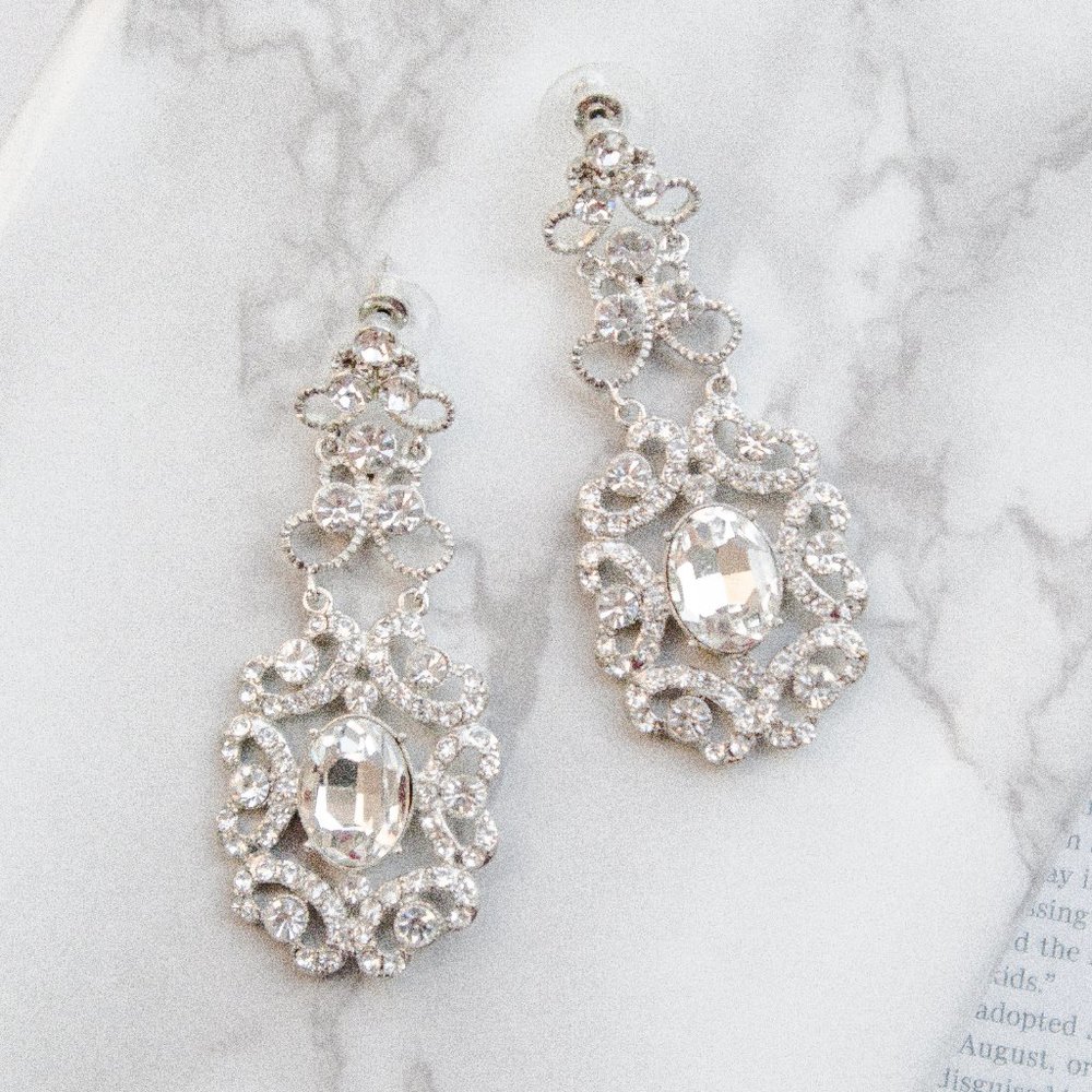 NWOT Jewelmint Versailles Earrings